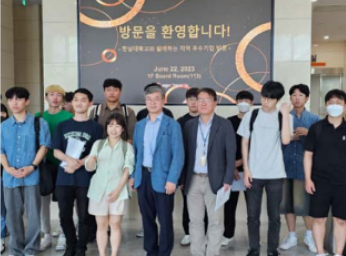 A visit event for outstanding local companies with Hannam University is held.